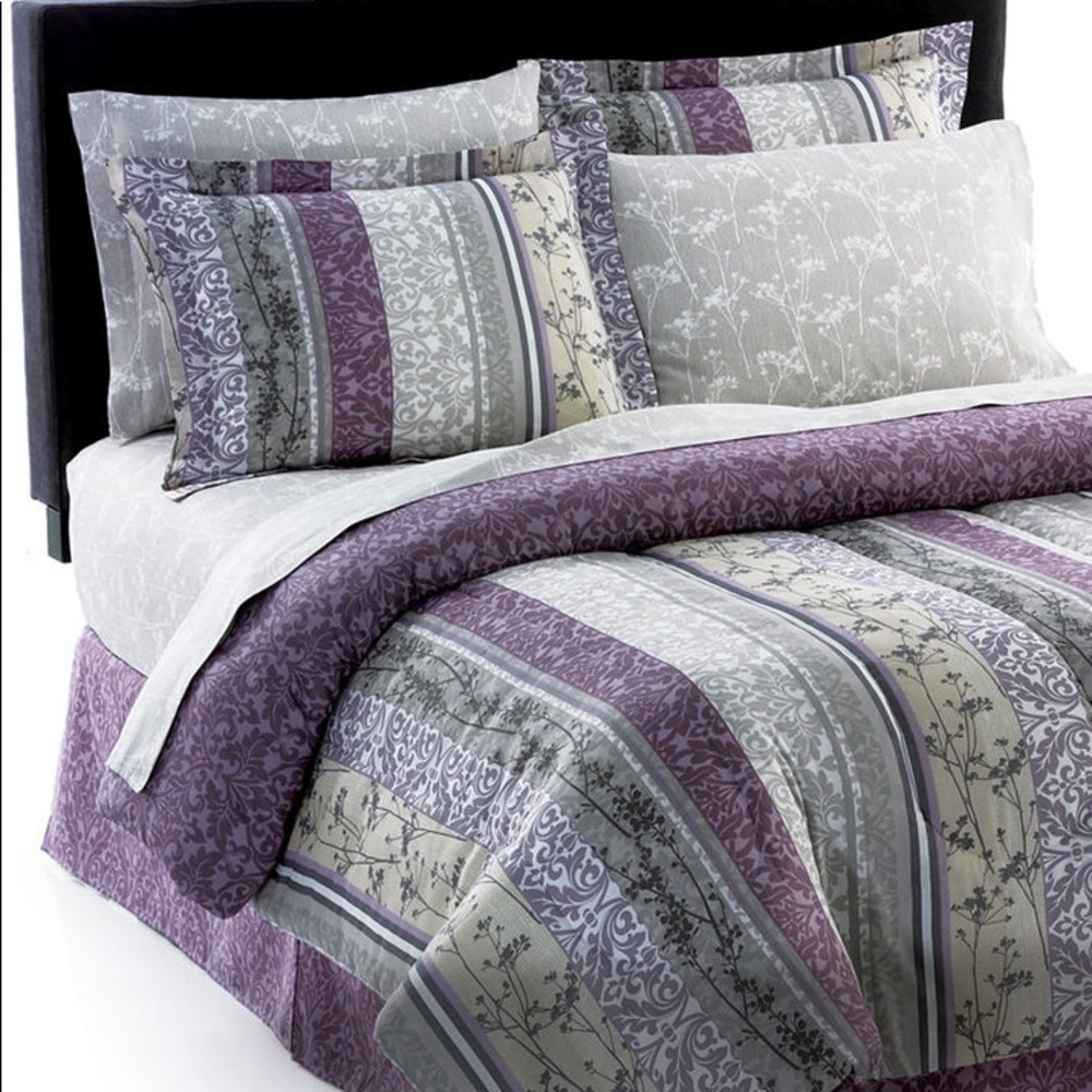 8 Piece Reversible Room Ensemble Queen size